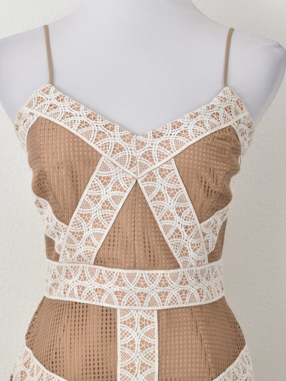 Adelyn Rae Laura Sheath Lace Colorblock Dress - S - Picture 3 of 10